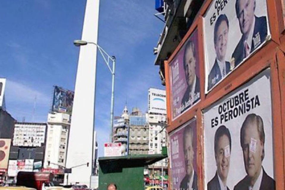 Papa ganha imagem gigante em prédio de Buenos Aires