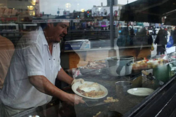 O brasileiro está comendo pior e fazendo menos atividades físicas (.)