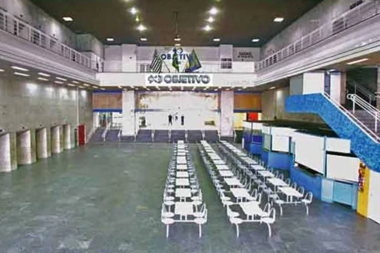
	Col&eacute;gio Objetivo Integrado, em S&acirc;o Paulo: melhor desempenho no Enem foi obtido selecionando os melhores alunos da rede. Outro col&eacute;gio do Objetivo, no mesmo pr&eacute;dio, ficou em 737&ordm; lugar
 (Divulgação)