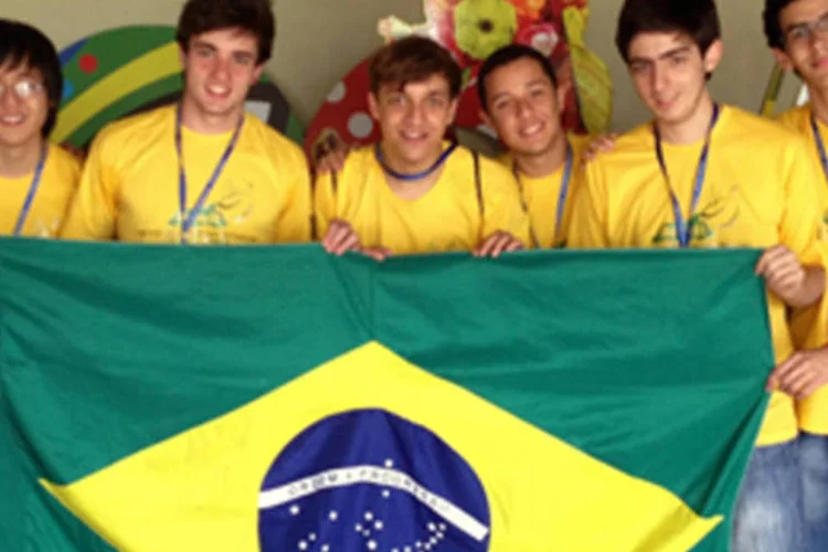 
	Medalhistas da Olimp&iacute;ada Internacional de Matem&aacute;tica em 2013: estudantes foram selecionados entre os vencedores da 35&ordf; Olimp&iacute;ada Brasileira de Matem&aacute;tica de 2013 para a edi&ccedil;&atilde;o de 2014 (Divulgação/OBM)