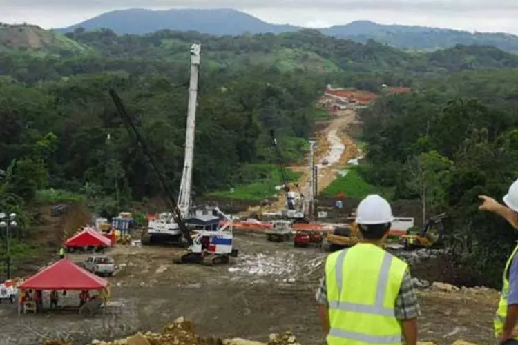 
	Constru&ccedil;&atilde;o de uma rodovia pela construtora Odebrecht: &quot;vamos analisar com muito carinho o trecho no Mato Grosso do Sul&quot;, disse o diretor de Rodovias da empresa
 (Eduardo Moody / Divulgação)