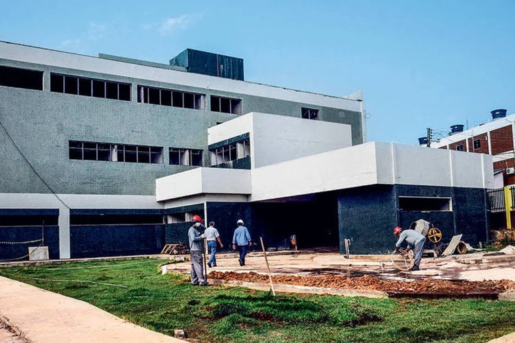 
	Obra do hospital de Parauapebas (PA): no projeto original, as macas n&atilde;o cabiam nos elevadores
 (Eliseu Dias/Ag. Pará)