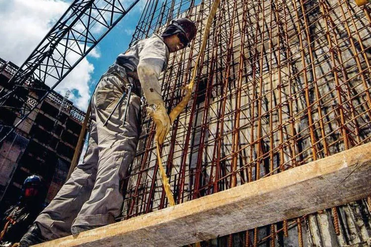 
	Obra da PDG, em S&atilde;o Paulo: preju&iacute;zo de 174,7 milh&otilde;es de reais no terceiro trimestre
 (Jonne Roriz/EXAME)