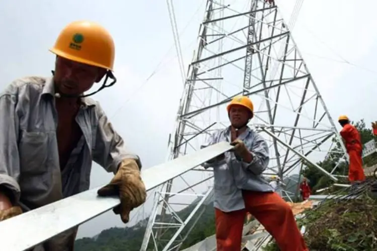 
	Obra da State Grid na China: companhia venceu a disputa pela concess&atilde;o do segundo linh&atilde;o que escoar&aacute; a energia da hidrel&eacute;trica de Belo Monte
 (China Photos/Getty Images)