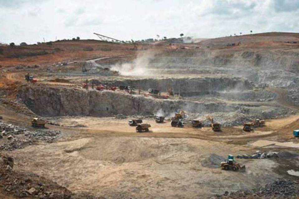 Índios barram acesso a canteiro de obras de Belo Monte