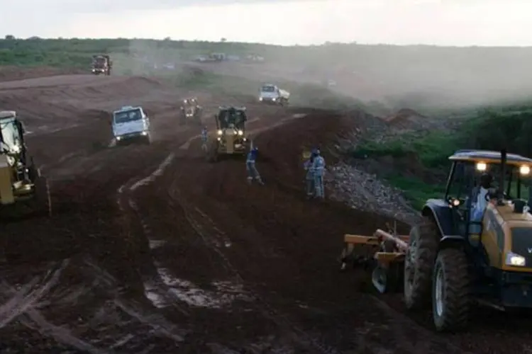 
	Obras de ferrovia: o trecho que mais interessa aos investidores &eacute; o trecho Urua&ccedil;u-Lucas do Rio Verde
 (Oscar Cabral/VEJA)