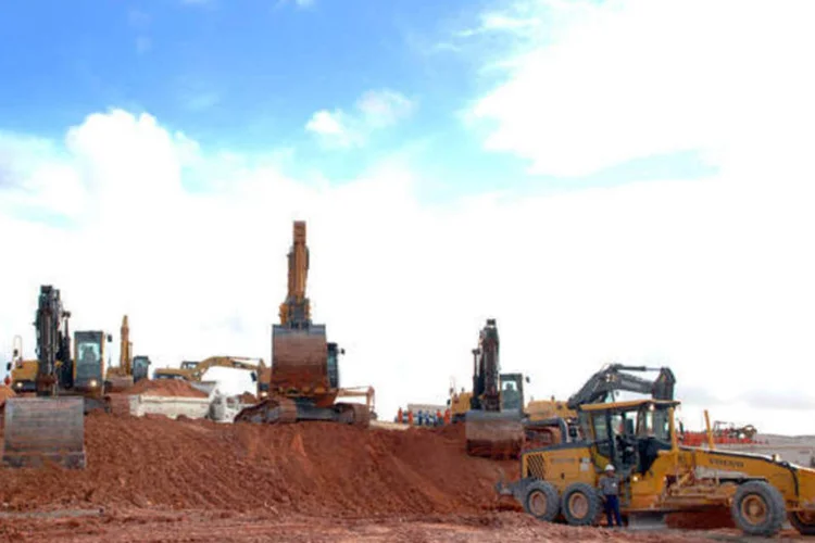 
	Obras da Refinaria Abreu e Lima: o Consorcio Coeg &eacute; respons&aacute;vel pela constru&ccedil;&atilde;o de uma tubula&ccedil;&atilde;o que liga a refinaria ao Porto de Suape
 (Agência Petrobras)