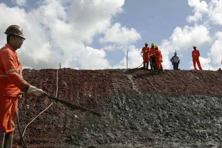 Obras na Refinaria Abreu e Lima, em Pernambuco: custo de 12 bilhões de dólares (Oscar Cabral/VEJA)