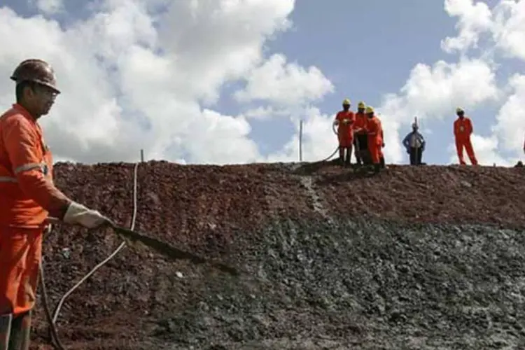 
	Obras na Refinaria Abreu e Lima: atua&ccedil;&atilde;o dos arranjos de pre&ccedil;o feitos pelas empresas reduziu em aproximadamente 17% o valor do desconto que seria ofertado no caso de um cen&aacute;rio competitivo
 (Oscar Cabral/VEJA)