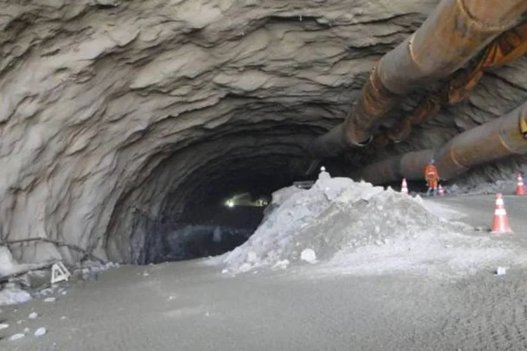 
	Obras do porto Sudeste, da MMX: empresa informou que &quot;contratou assessores financeiros e iniciou um processo competitivo e organizado, focado em gerar valor&quot;
 (MMX)