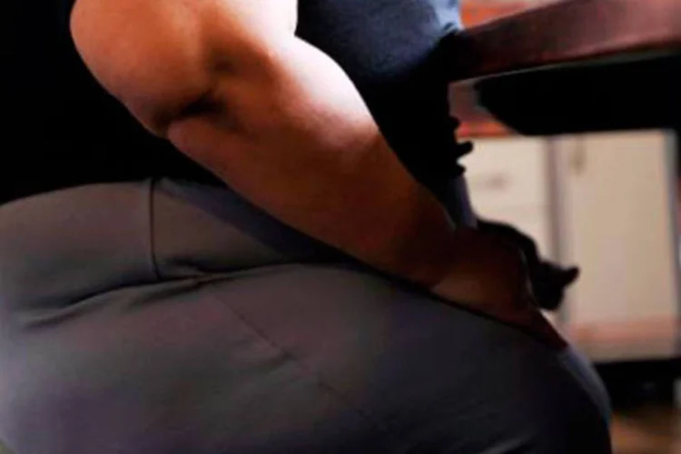 
	Mulher obesa: o estudo mostra tamb&eacute;m que a cirurgia permite melhorar a qualidade de vida dos pacientes&nbsp;
 (Vanderlei Almeida/AFP)