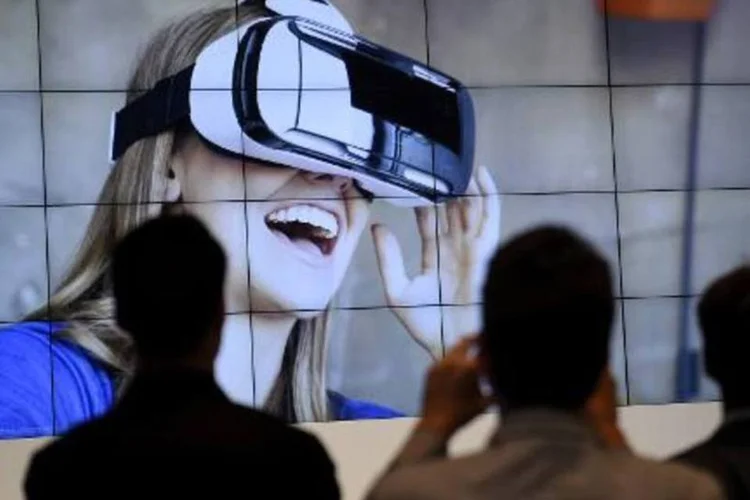 Realidade Virtual: as novas redes móveis 5G, mais rápidas e potentes, passarão da fase experimental à comercialização (Tobias Schwarz/AFP)