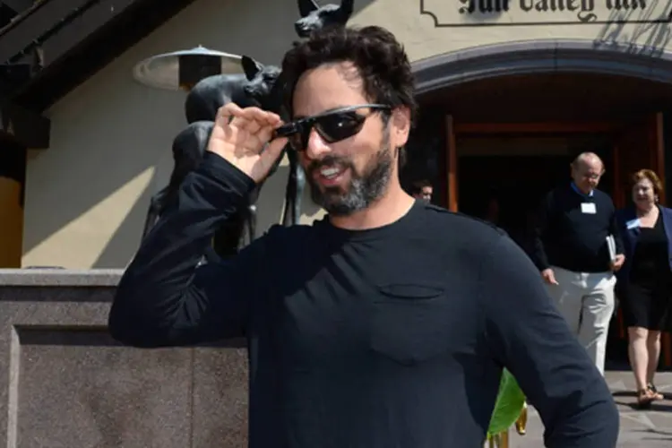 Co-fundador do Google, Sergey Brin, veste protótipo do Project Glass, na Conferência das empresas de Sun Valley (Kevork Djansezian/Getty Images)