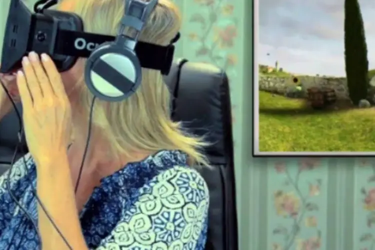 Idosos usam Oculus Rift: grupo se surpreendeu com o resultado (Reprodução/YouTube/TheFineBros)