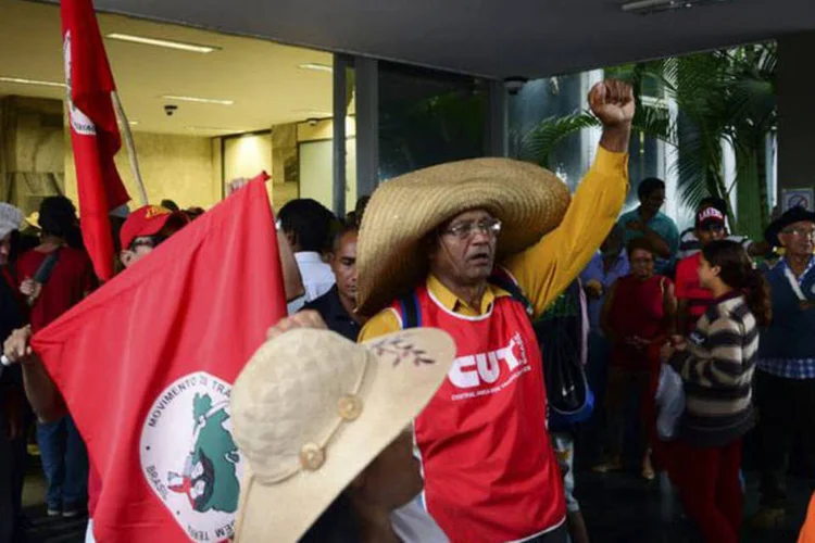 
	Ocupa&ccedil;&atilde;o: a Pol&iacute;cia Militar estima em 200 o n&uacute;mero de manifestantes, j&aacute; os organizadores do movimento afirmam que est&atilde;o em 500
 (José Cruz / Agência Brasil)
