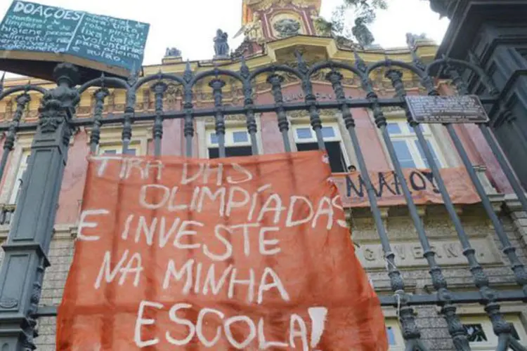 
	Ocupa&ccedil;&atilde;o: o movimento foi para as ruas ganhar maior visibilidade e chamar a aten&ccedil;&atilde;o da popula&ccedil;&atilde;o para os problemas enfrentados pelas escolas p&uacute;blicas
 (Tânia Rêgo/Agência Brasil)