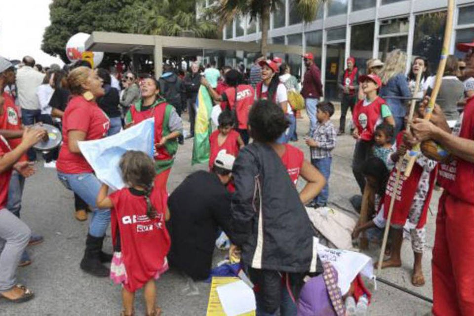 Manifestantes ocupam MEC e pedem melhorias para educação