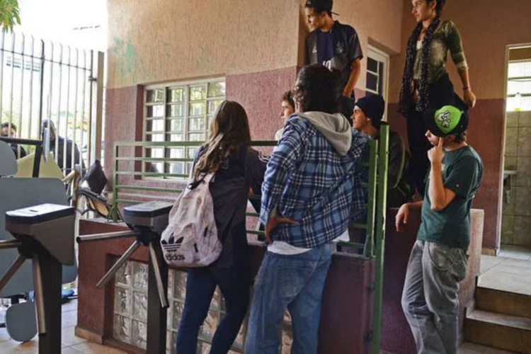 
	Ocupa&ccedil;&atilde;o: os estudantes ocuparam as escolas em protesto contra cortes e den&uacute;ncias de corrup&ccedil;&atilde;o da merenda
 (Rovena Rosa/Agência Brasil)