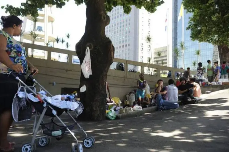 
	Ex-ocupantes do pr&eacute;dio da Oi permanecem acampados na &aacute;rea externa da Catedral Metropolitana, no Rio de Janeiro
 (Tânia Rêgo/ABr)