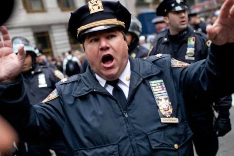 A tensão no sul de Manhattan foi crescendo à medida que os manifestantes voltavam a se concentrar na praça Zuccotti, rodeada de barricadas da polícia (Getty Images)