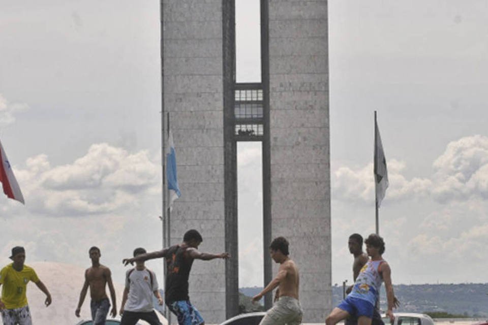 Jovens prometem intensificar manifestações por aprovação de estatuto