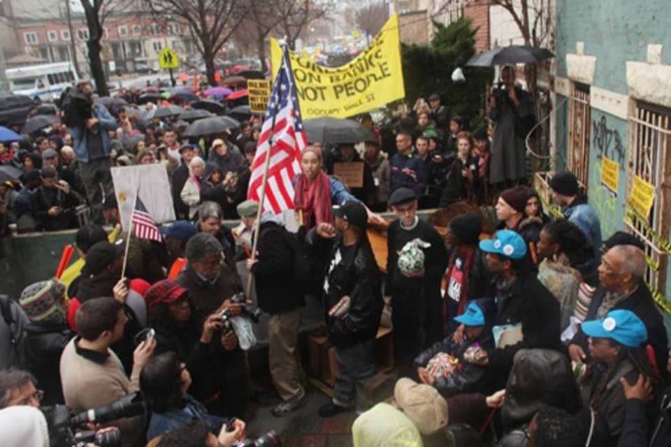 Manifestantes marcham em apoio a desabrigados por crise hipotecária nos EUA