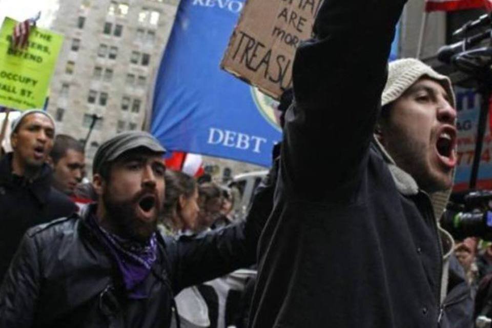 Manifestantes de Wall Street retomam passeatas em Nova York