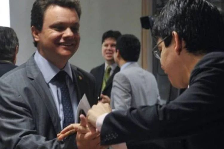 Na foto, o relator da CPMI de Cachoeira, deputado Odair Cunha (PT-MG), e o senador Randolfe Rodrigues (Antonio Cruz/Agência Brasil)