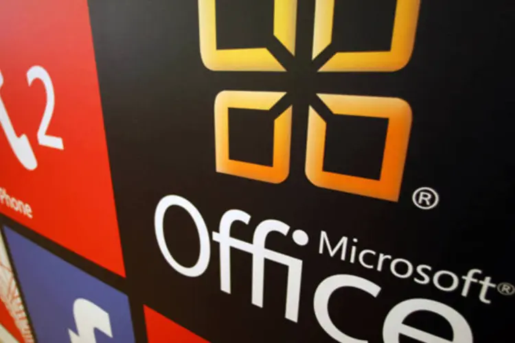 
	Logo do Office em loja da Microsoft: receita subiu 16 por cento, para 18,5 bilh&otilde;es de d&oacute;lares, amparada nas maiores vendas do Office
 (Mike Blake/Reuters)