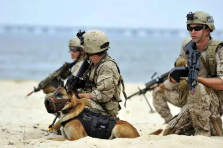 
	Soldados americanos: foguete caiu perto de uma base militar no norte do Iraque, onde centenas de soldados norte-americanos est&atilde;o trabalhando com as tropas iraquianas
 (Robert J. Fluegel/AFP)
