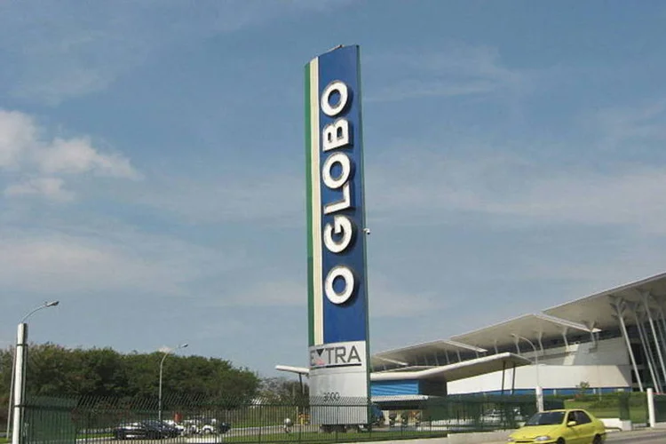 
	Parque gr&aacute;fico de O Globo e do Extra: Segundo o jornal, o suspeito jogou seu carro contra o ve&iacute;culo da equipe de reportagem
 (Wikimedia Commons/Junius)