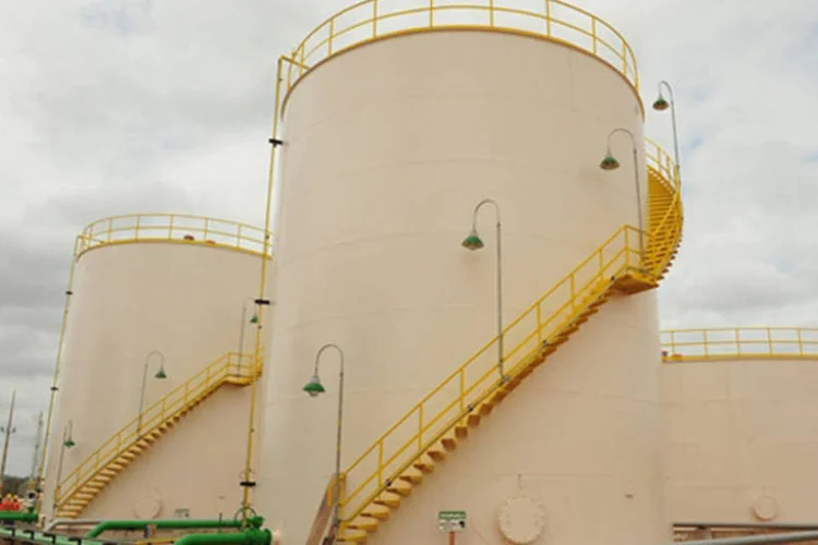
	Instala&ccedil;&atilde;o da OGX: a petrol&iacute;fera deve deixar de pagar amanh&atilde; US$ 45 milh&otilde;es em juros da d&iacute;vida
 (Divulgação)
