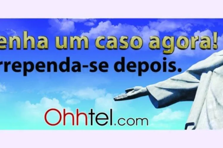 Mote do outdoor, “Tenha um caso agora. Arrependa-se depois”, traz uma imagem simbólica para os cariocas: o Cristo Redentor (Divulgação)