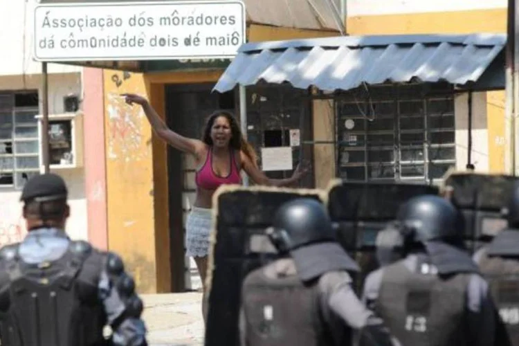 
	Ocupa&ccedil;&atilde;o do terreno da Oi:&nbsp;prefeitura fez um levantamento preliminar das fam&iacute;lias durante a ocupa&ccedil;&atilde;o do terreno, em abril, e constatou que 75% dos moradores tinham at&eacute; 30 anos e estavam desempregados (Tomaz Silva/Agência Brasil)