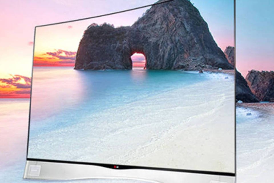 Primeira TV OLED de tela curva do mundo, a E9800: com 55 polegadas de tamanho, nova televisão da LG chega ao Brasil por 40 mil reais (LG)