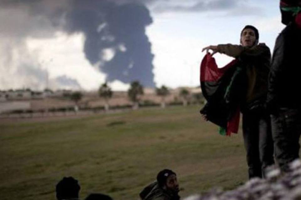 Grupo petroleiro ENI assina acordo com rebeldes líbios