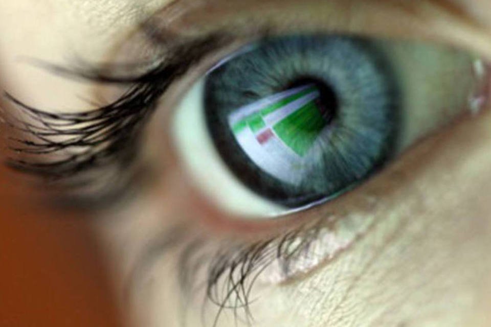 Olho biônico devolve visão a homem com degeneração macular