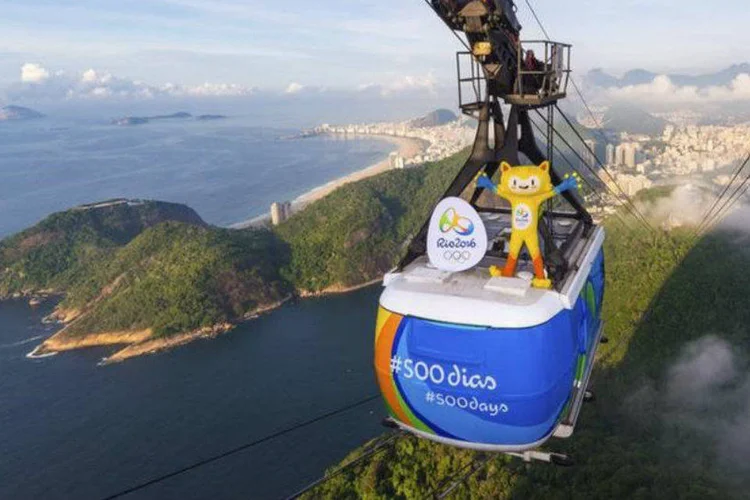 
	Mascote dos Jogos Ol&iacute;mpicos Rio 2016, em cima do telef&eacute;rico do P&atilde;o de A&ccedil;&uacute;car para marcar os 500 dias para a cerim&ocirc;nia de abertura dos Jogos
 (REUTERS/Alex Ferro/Rio 2016/Divulgação)