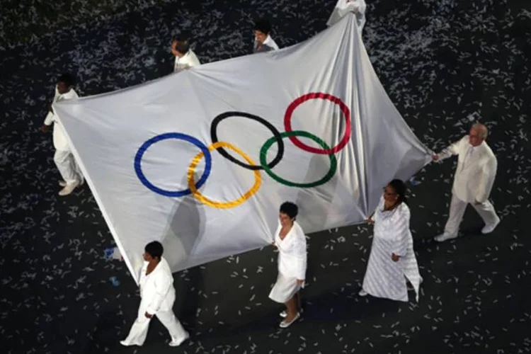 Marina Silva carrega bandeira nas Olimpíadas: participação pegou a todos de surpresa (Getty Images)
