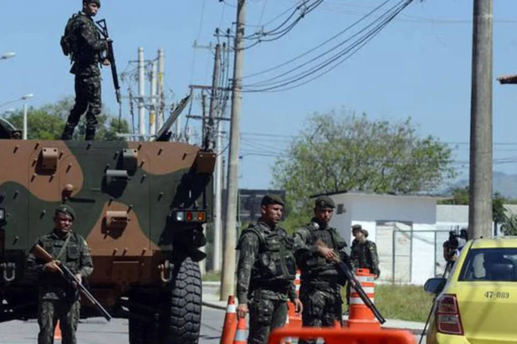 
	Olimp&iacute;adas: a previs&atilde;o &eacute; que, por dia, mais de mil militares trabalhem com agentes dos demais &oacute;rg&atilde;os de seguran&ccedil;a p&uacute;blica
 (Tânia Rêgo/Agência Brasil)