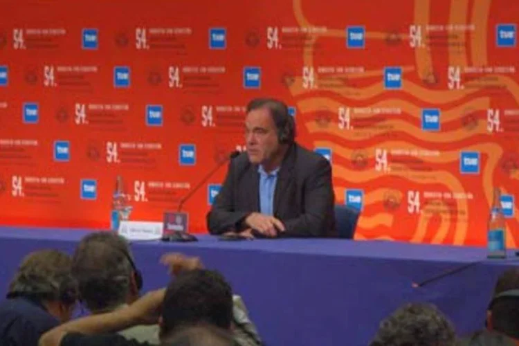 Diretor se diz frustrado por ver que as normas de Wall Street não mudaram tanto (.)