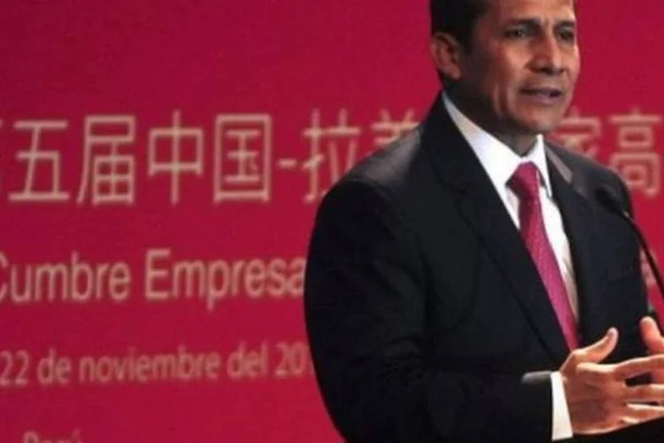 O presidente Humala, empossou o novo gabinete ministerial que tem à frente o primeiro-ministro Óscar Valdés no lugar de Salomón Lerner, que renunciou no sábado (Ernesto Benavides/AFP)