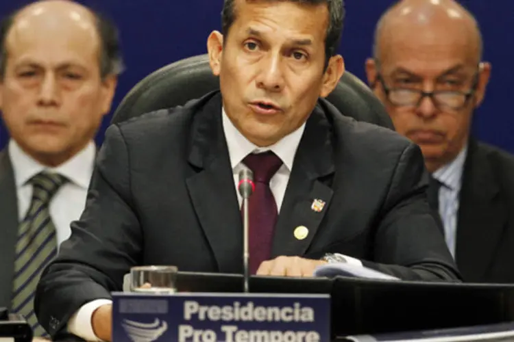 O presidente peruano Ollanta Humala discursa na Unasul: a situacão do Paraguai será mencionada no documento final da cúpula da Unasul, que termina nesta sexta-feira (foto/Reuters)