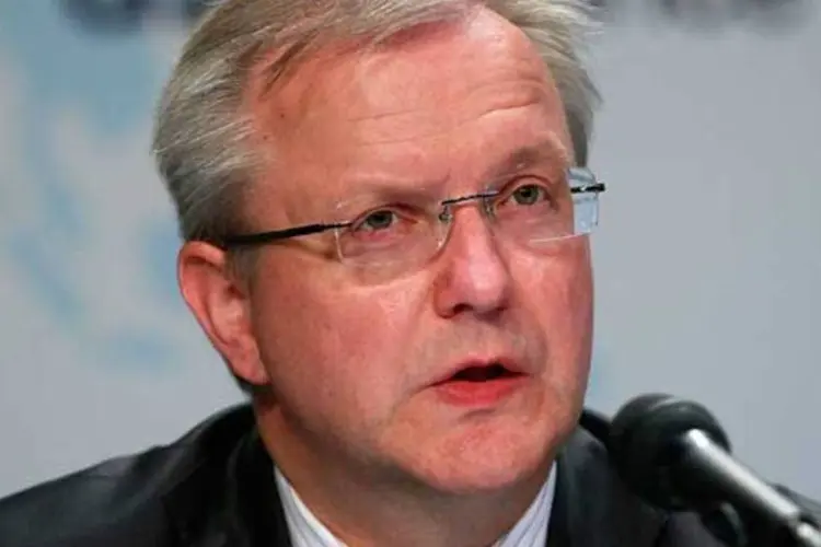 O comissário europeu Olli Rehn quer convencer a Alemanha a ampliar o fundo de resgate (Chung Sung-Jun/Getty Images)