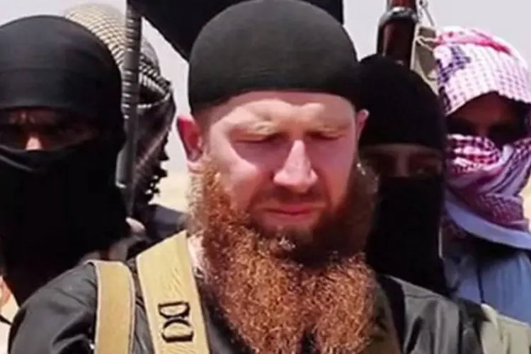 
	Omar, o checheno: conhecido por sua espessa barba vermelha, Omar al-Shishani &quot;ocupou v&aacute;rias posi&ccedil;&otilde;es na c&uacute;pula da organiza&ccedil;&atilde;o militar do EI&quot;
 (Al-Itisam Media / AFP)