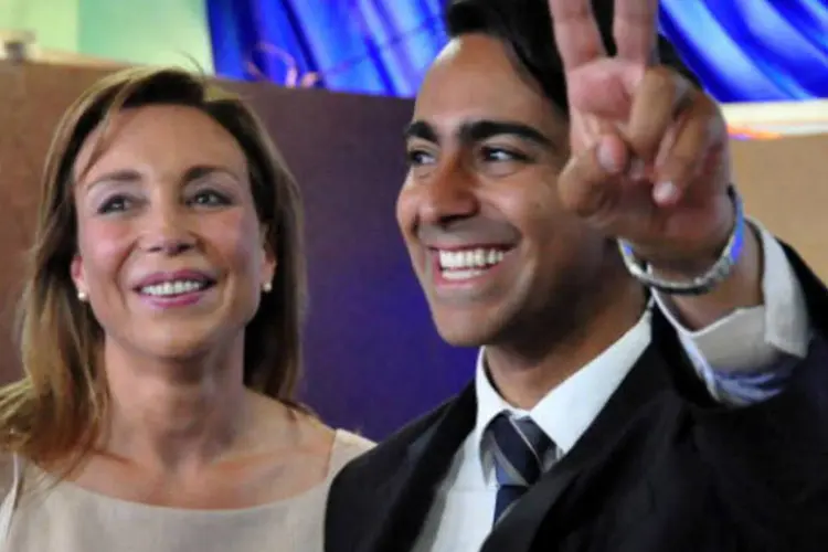 O candidato à presidência do Chile, Marco Enríquez-Ominami, com sua esposa, Karen Doggemweiler (ARIEL MARINKOVIC/AFP/Getty Images)