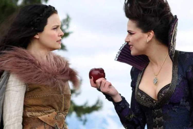 
	Personagens da s&eacute;rie &quot;Once upon a Time&quot;, do canal ABC: H&aacute; muito a se aprender com a maneira como a hist&oacute;ria da &quot;Branca de Neve e os sete an&otilde;es&quot; chegou at&eacute; voc&ecirc;
 (Divulgação)