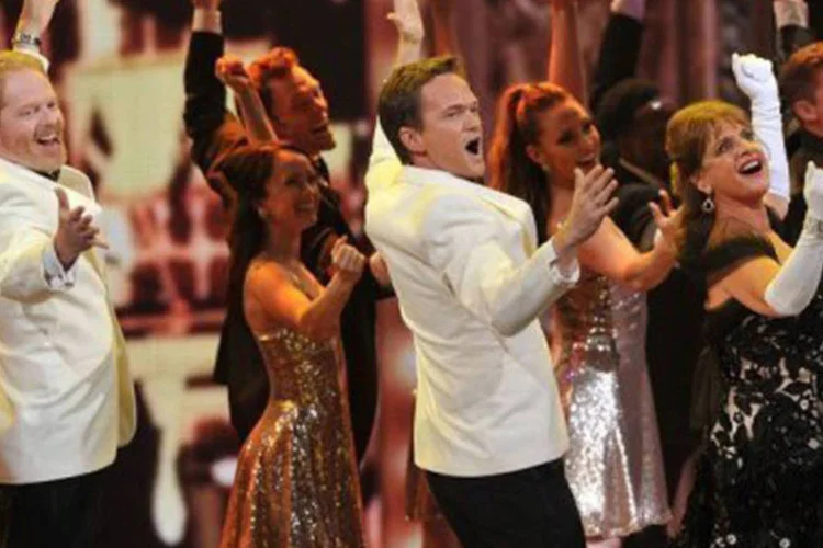 Neil Patrick Harris e Patti LuPone se apresentam durante a 66ª edição do Tony
 (Theo Wargo/Getty Images/AFP)