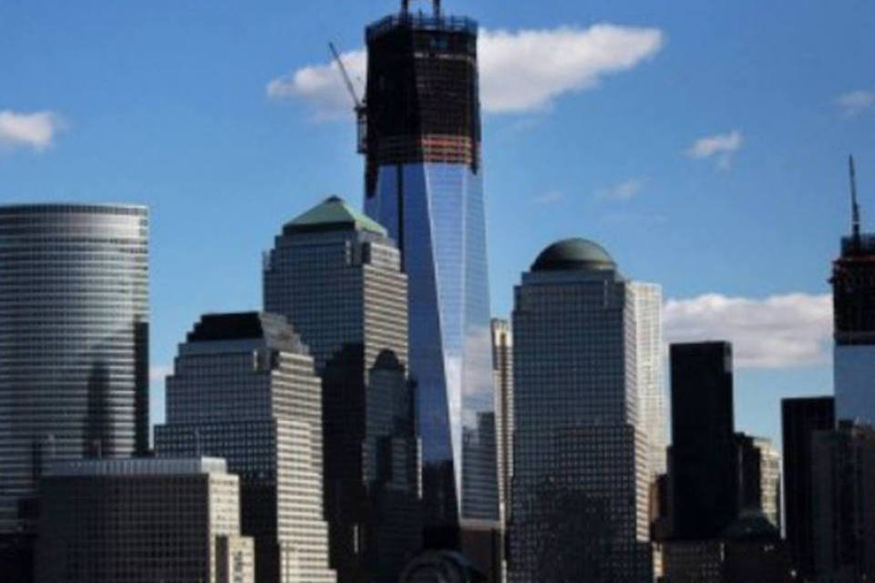Novo World Trade Center ganha viga autografada por Obama