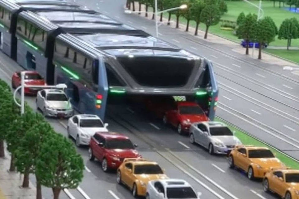 Ônibus “aéreo” pode ser opção para aliviar trânsito
